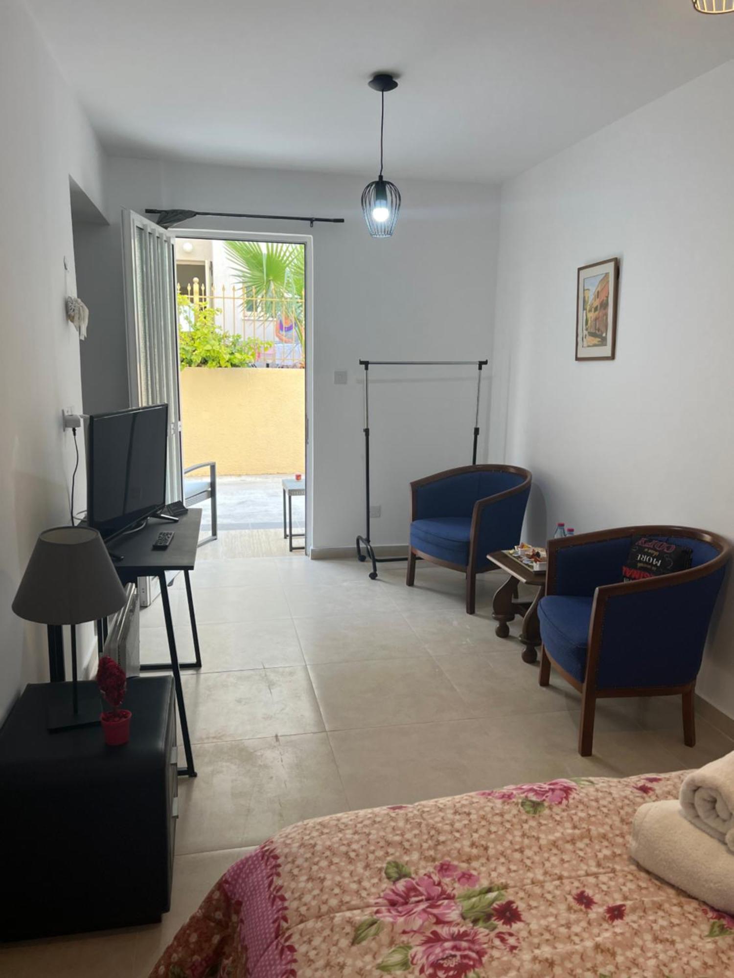 Charalambous Apartment Paphos Ngoại thất bức ảnh