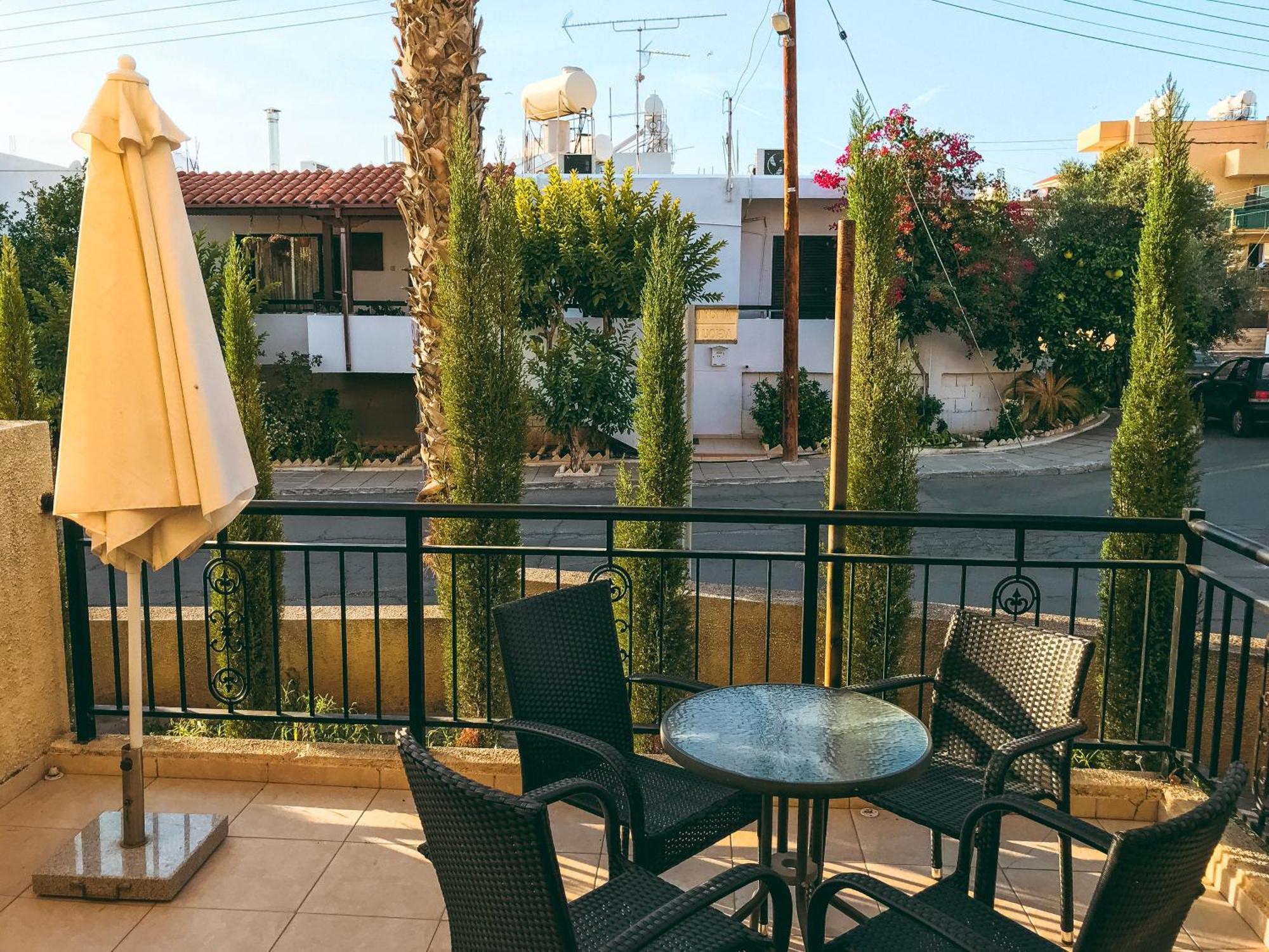 Charalambous Apartment Paphos Phòng bức ảnh
