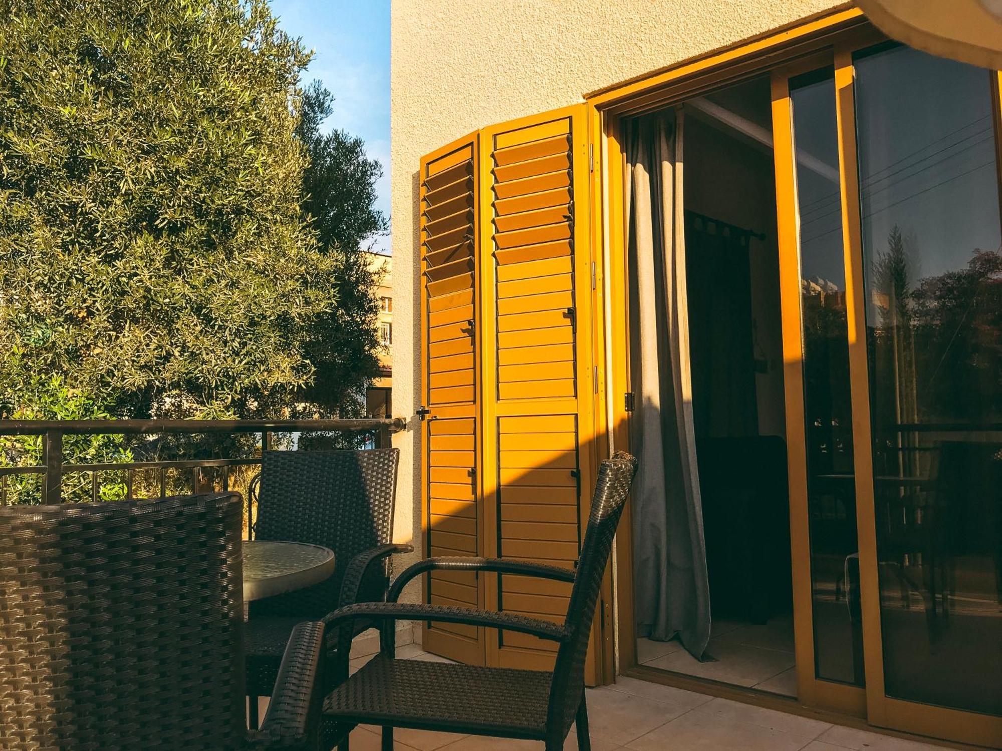 Charalambous Apartment Paphos Phòng bức ảnh